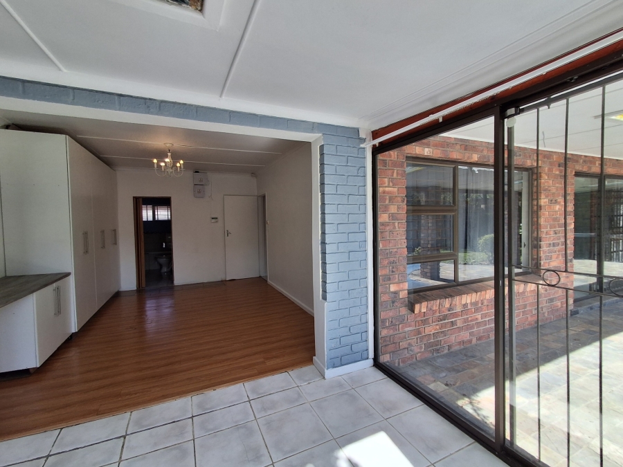 4 Bedroom Property for Sale in Nahoon Valley Park Eastern Cape